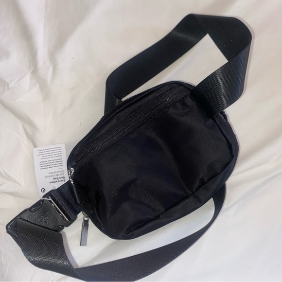 Lululemon everywhere belt bag black extended strap - Picture 2 of 4